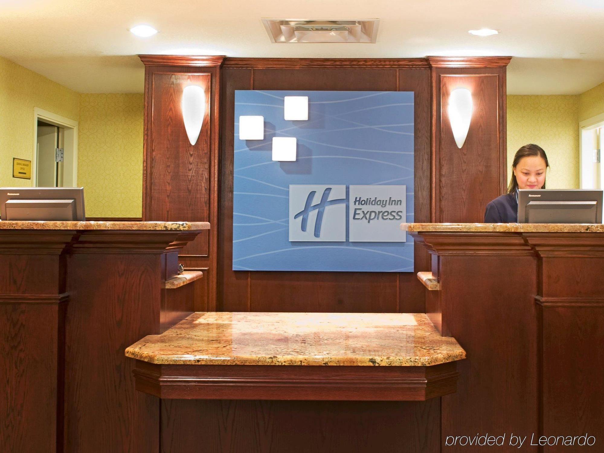 Holiday Inn Express Hotel & Suites Edson By Ihg Beltér fotó